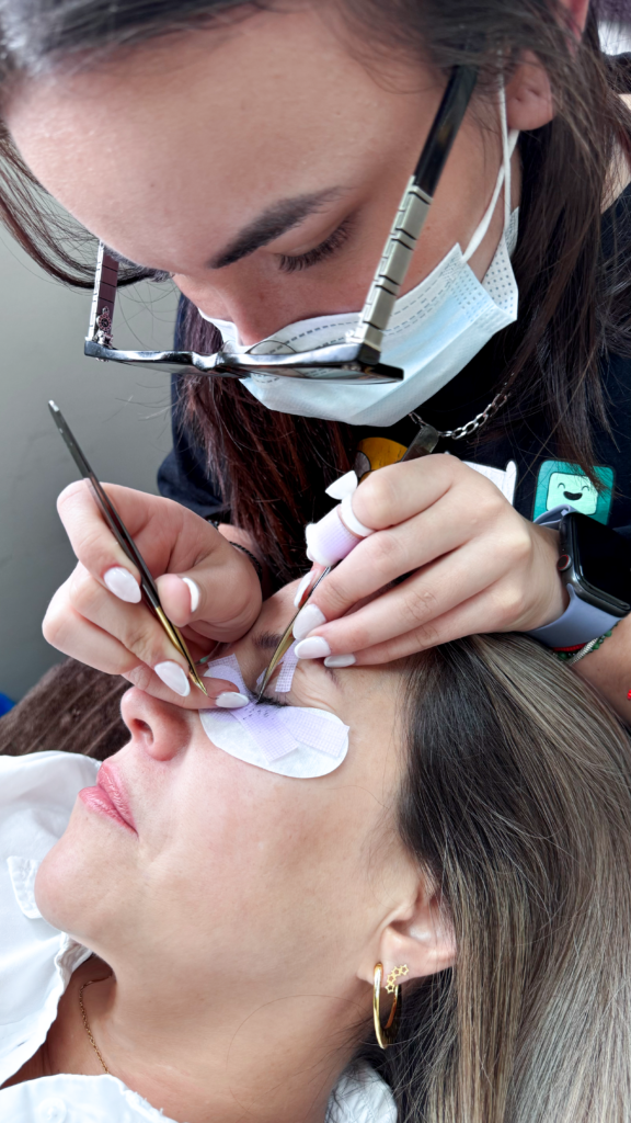 Cejas y pestañas en Urbanos1