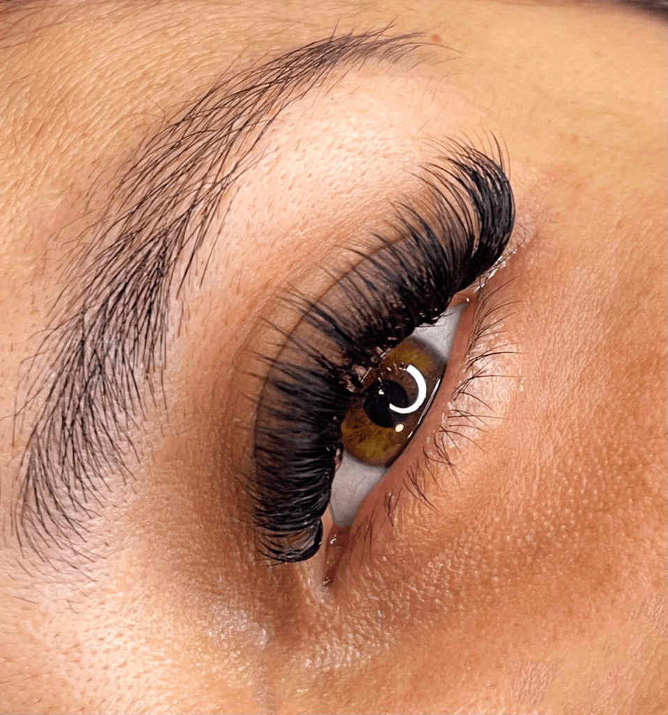 Cejas y pestañas en Urbanos4