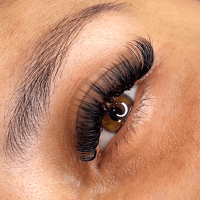 Cejas y pestañas en Urbanos4